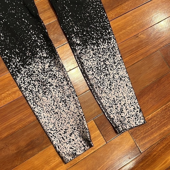 🌸 Beyond Yoga Splatter Pants Large Black USA Made - Picture 3 of 10